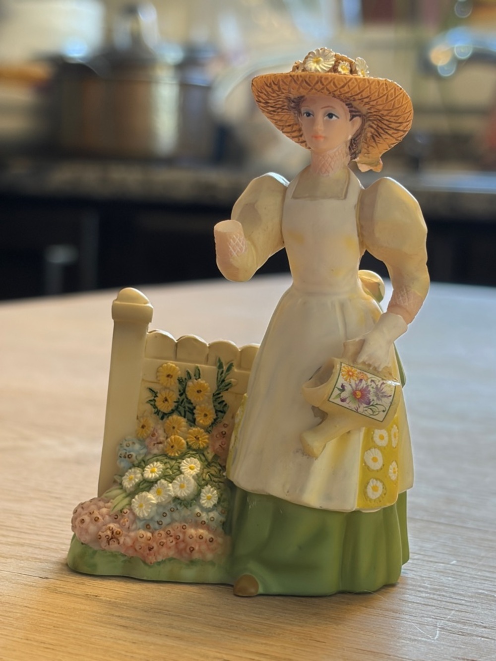 AVON | 2008 Miss Albee Porcelain Presidents Club Miniature Figurines Collectible
